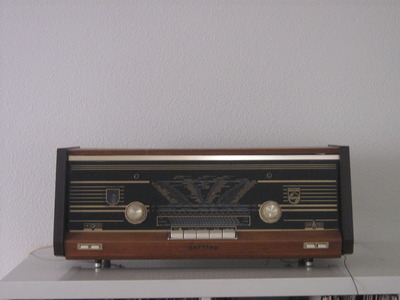 Philips B4X23A
tube radio